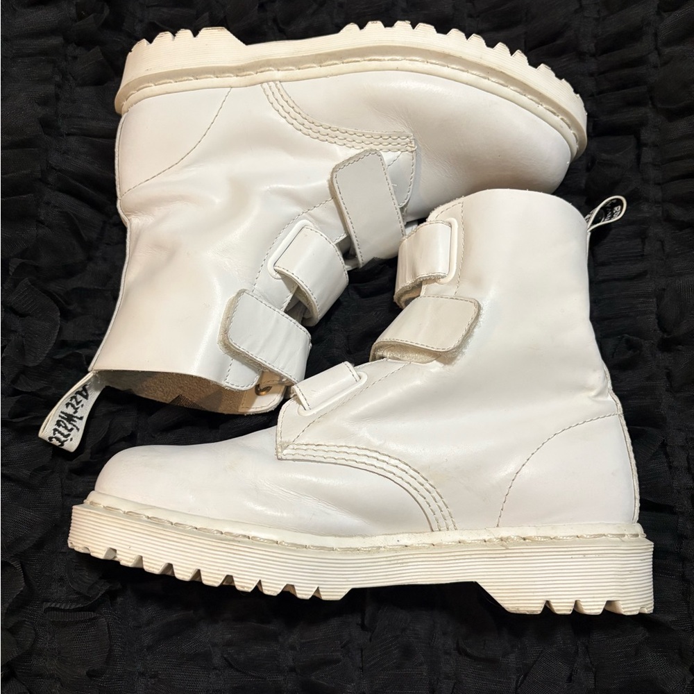 RARE DR MARTENS CORALIA WHITE BOOTS SIZE US 8